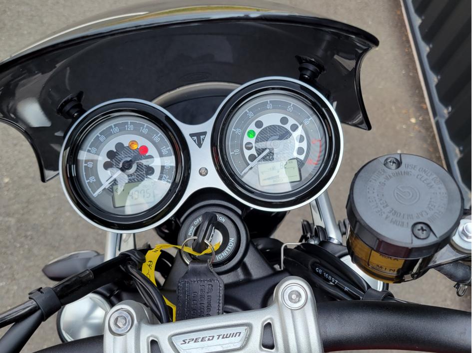 TRIUMPH SPEED TWIN 1200