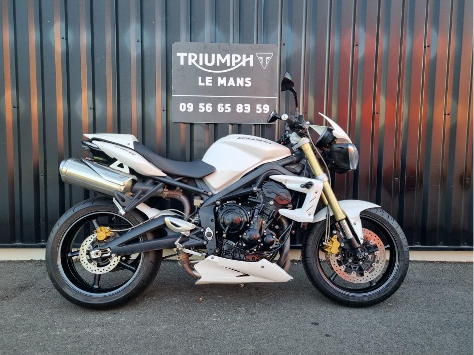 TRIUMPH STREET TRIPLE 675
