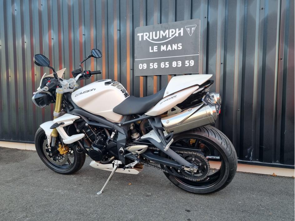 TRIUMPH STREET TRIPLE 675