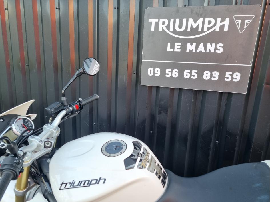 TRIUMPH STREET TRIPLE 675