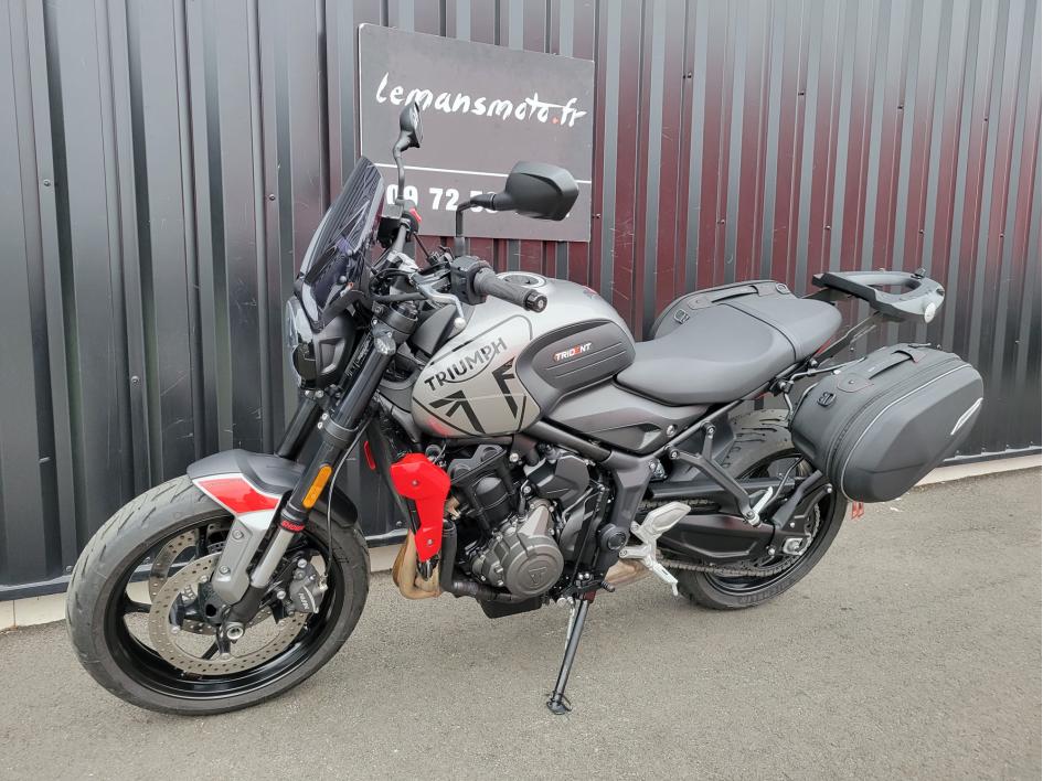 TRIUMPH TRIDENT 660