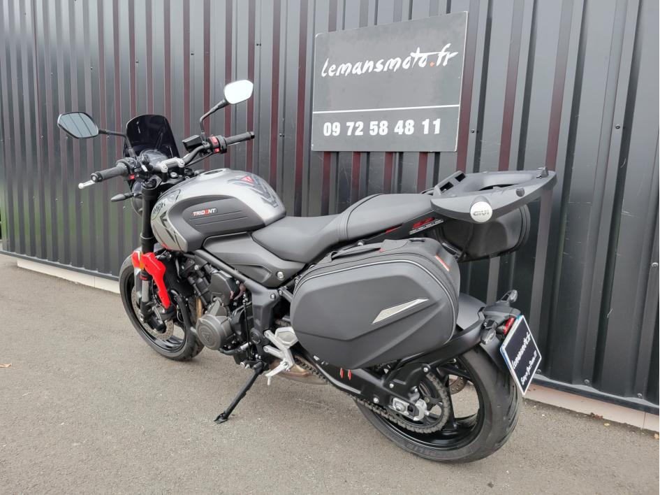 TRIUMPH TRIDENT 660