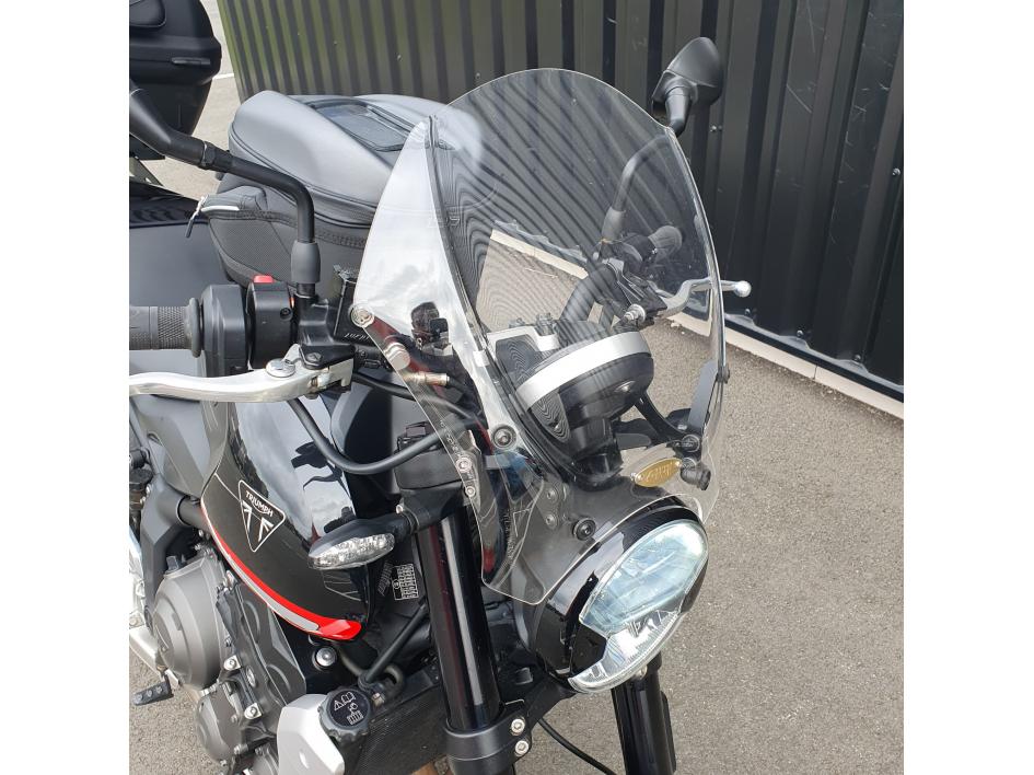 TRIUMPH TRIDENT 660 