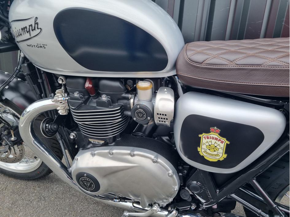TRIUMPH BONNEVILLE T120 PREPA CAFE RACER