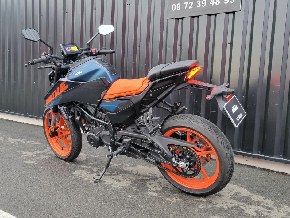 KTM 125 DUKE   SEULEMENT 1800 KILOMETRES