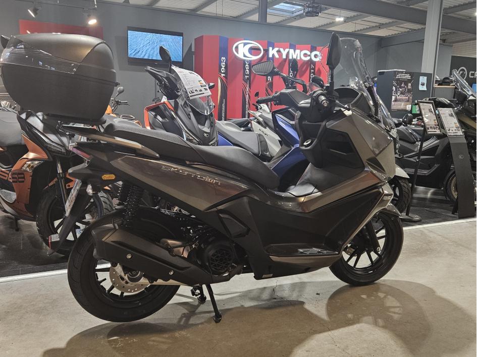 KYMCO skytown 125