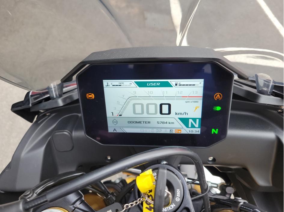 APRILIA TUONO 1000 V4