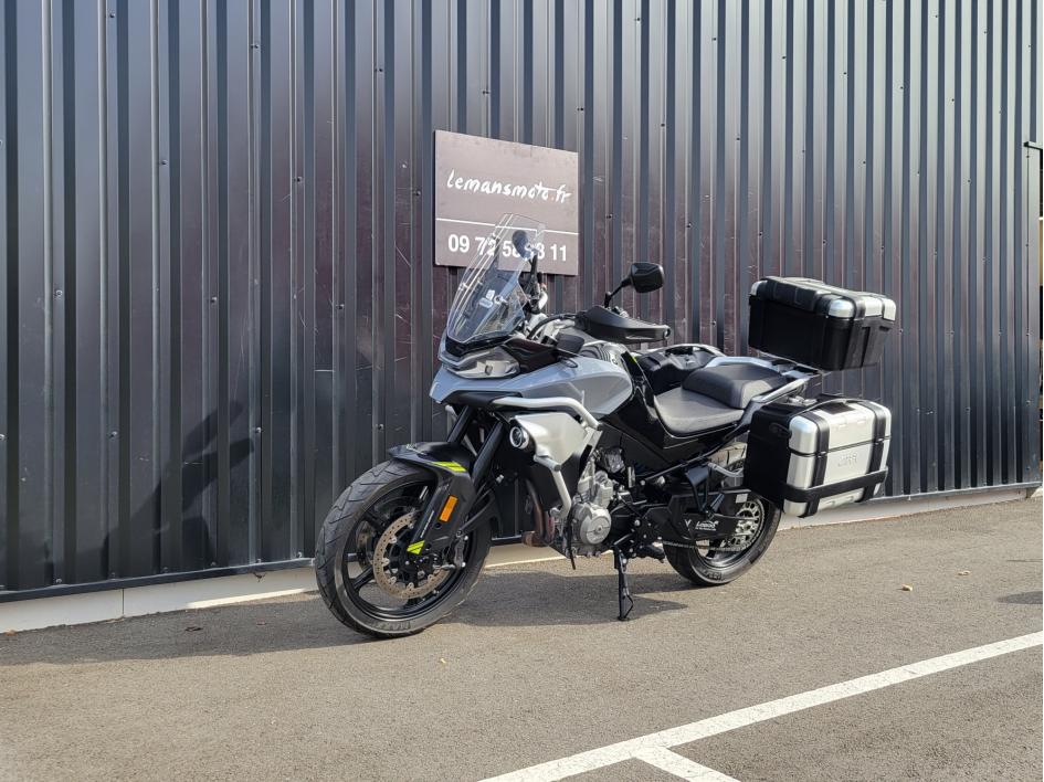 CF MOTO 800 MT sport rabaissé