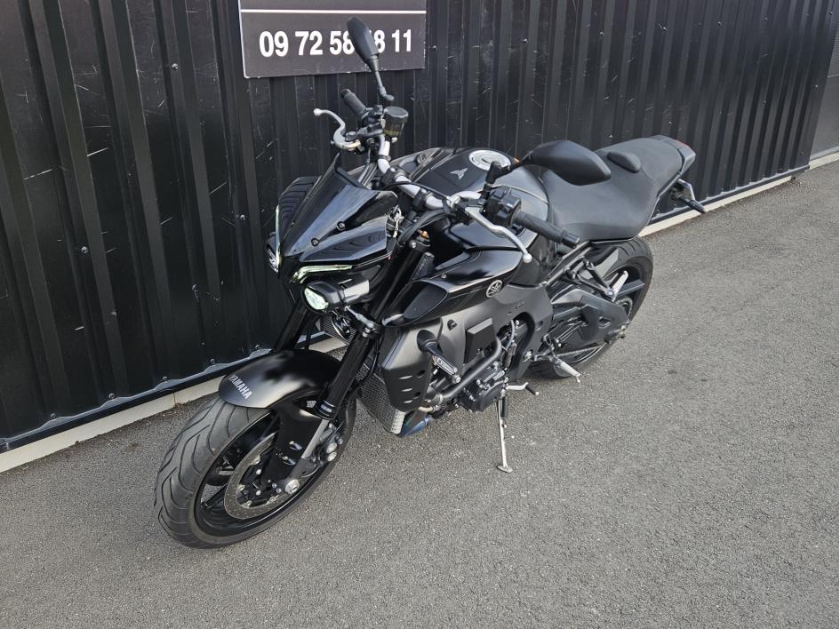 YAMAHA MT-10