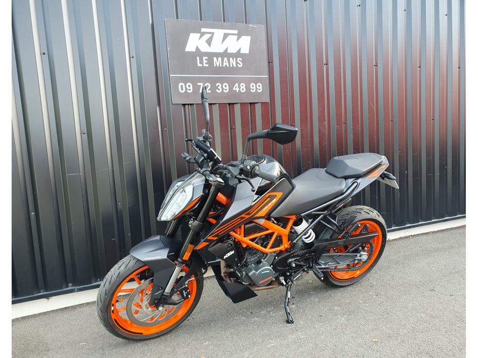 KTM 125 DUKE  SEULEMENT 2600 KILOMETRES