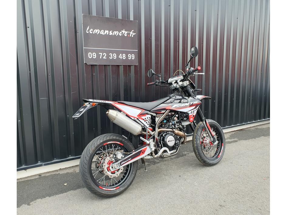 FANTIC XMF 125 SUPERMOTARD  1 ERE MAIN